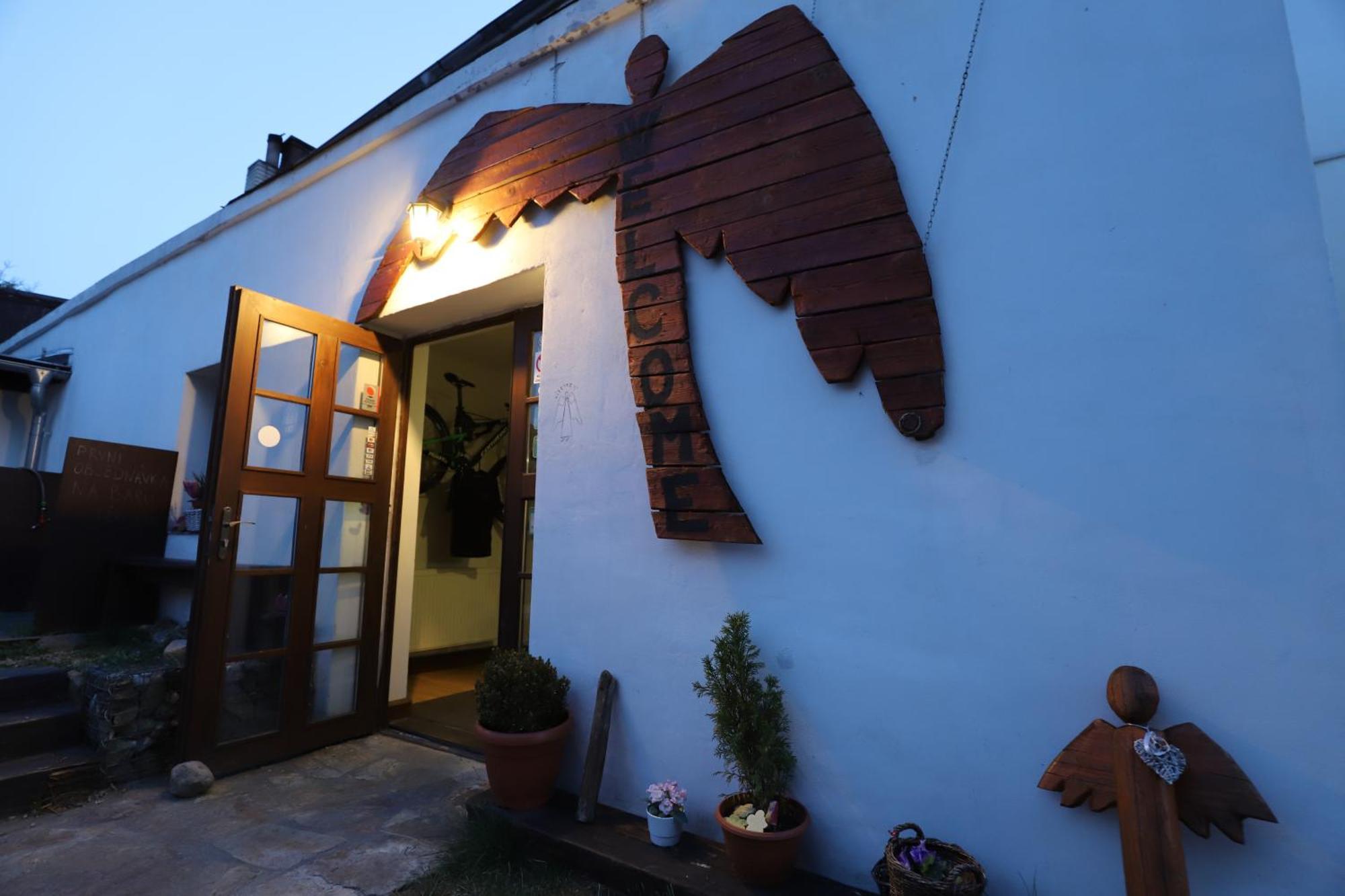 Bike Bistro A Penzion U Vsech Andelu Нове-Место-под-Смркем Экстерьер фото
